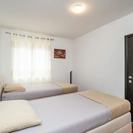 Mikica - Above Sunset فيلة