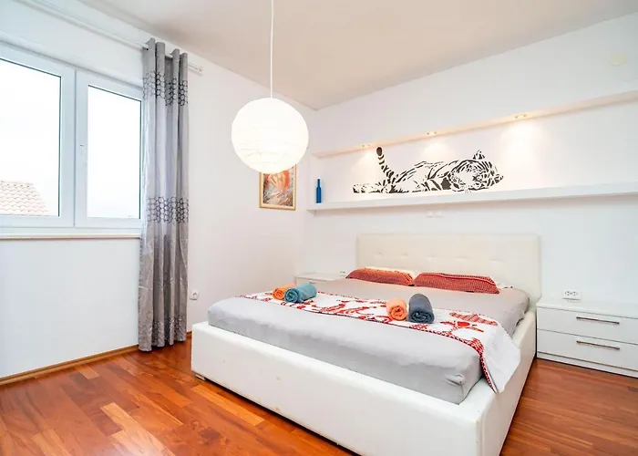 Mikica - Above Sunset * دوبروفينك