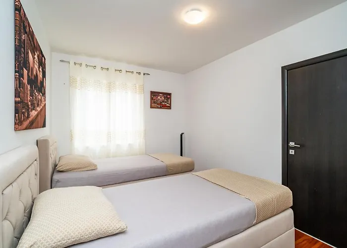 Mikica - Above Sunset فيلة