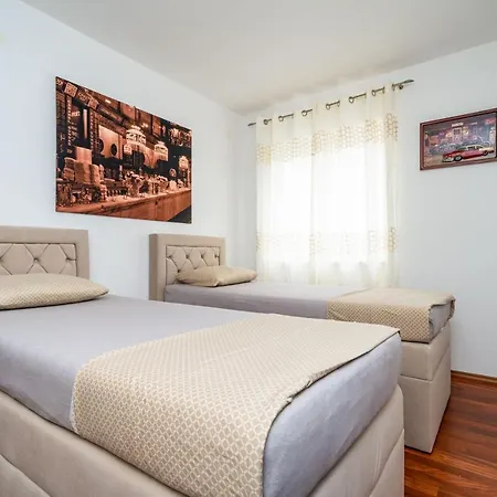 Mikica - Above Sunset 别墅